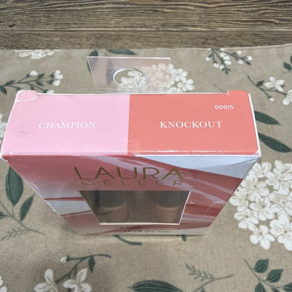Laura Geller Treat-N-Go Hydrating Lip Oil Duo Pink Red 0.11 fl oz / 3.2 ml - Picture 2 of 3